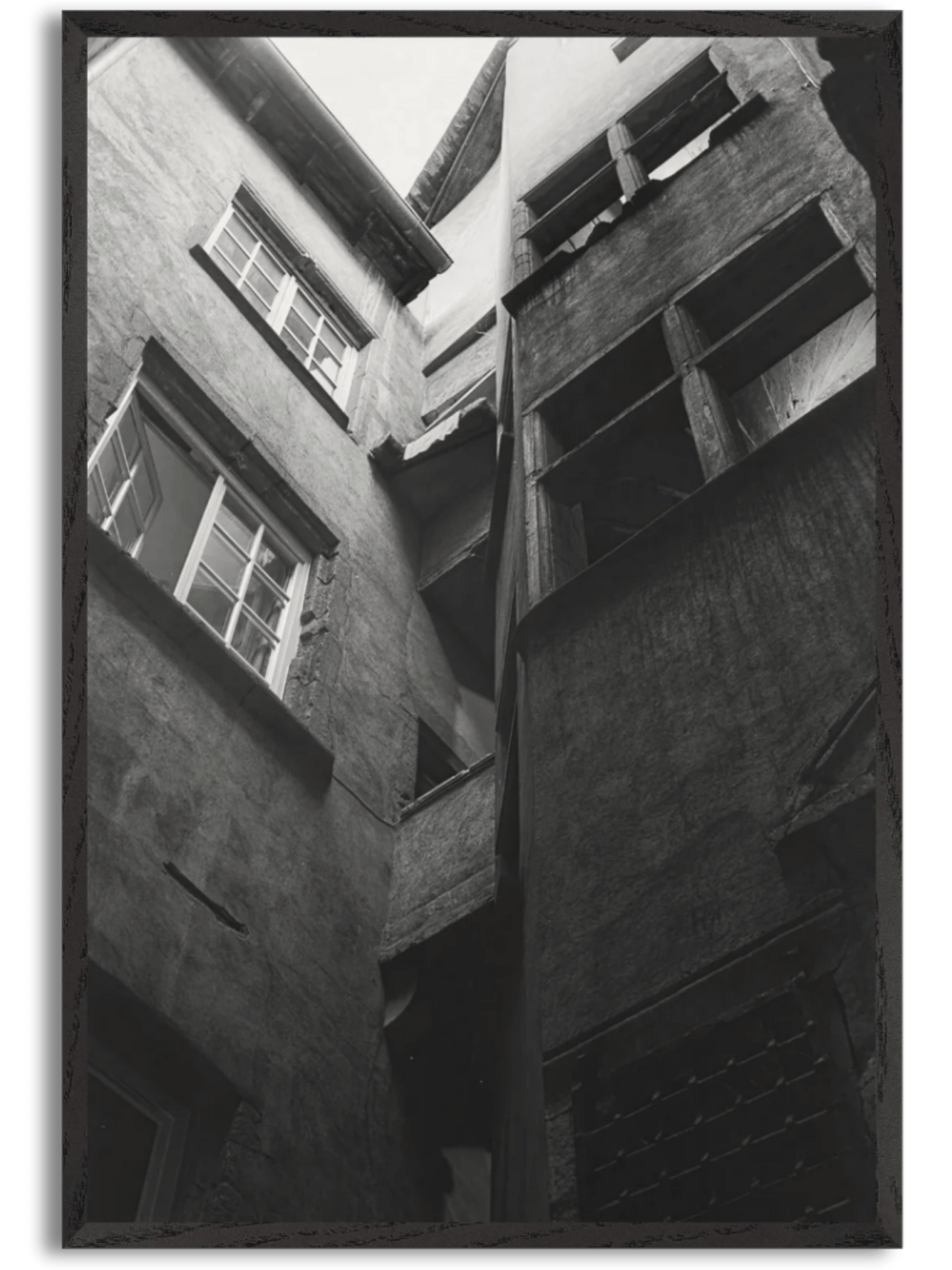 Vue en contre-plongée, Lyon (2022) by Jack Jacques