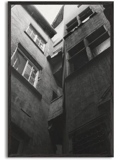 Vue en contre-plongée, Lyon (2022) by Jack Jacques