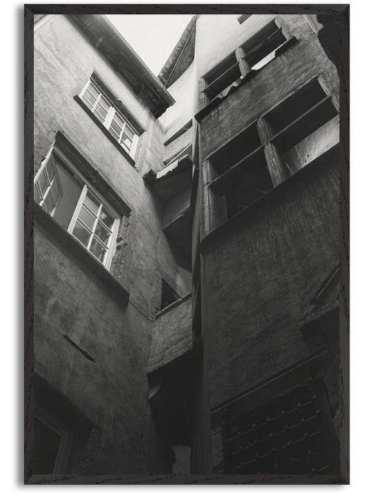 Vue en contre-plongée, Lyon (2022) by Jack Jacques